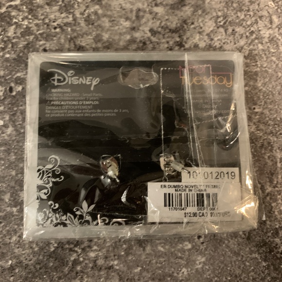 Never Worn! Still in packaging! Disney Dumbo earrings from Hot Topic - Picture 3 of 3